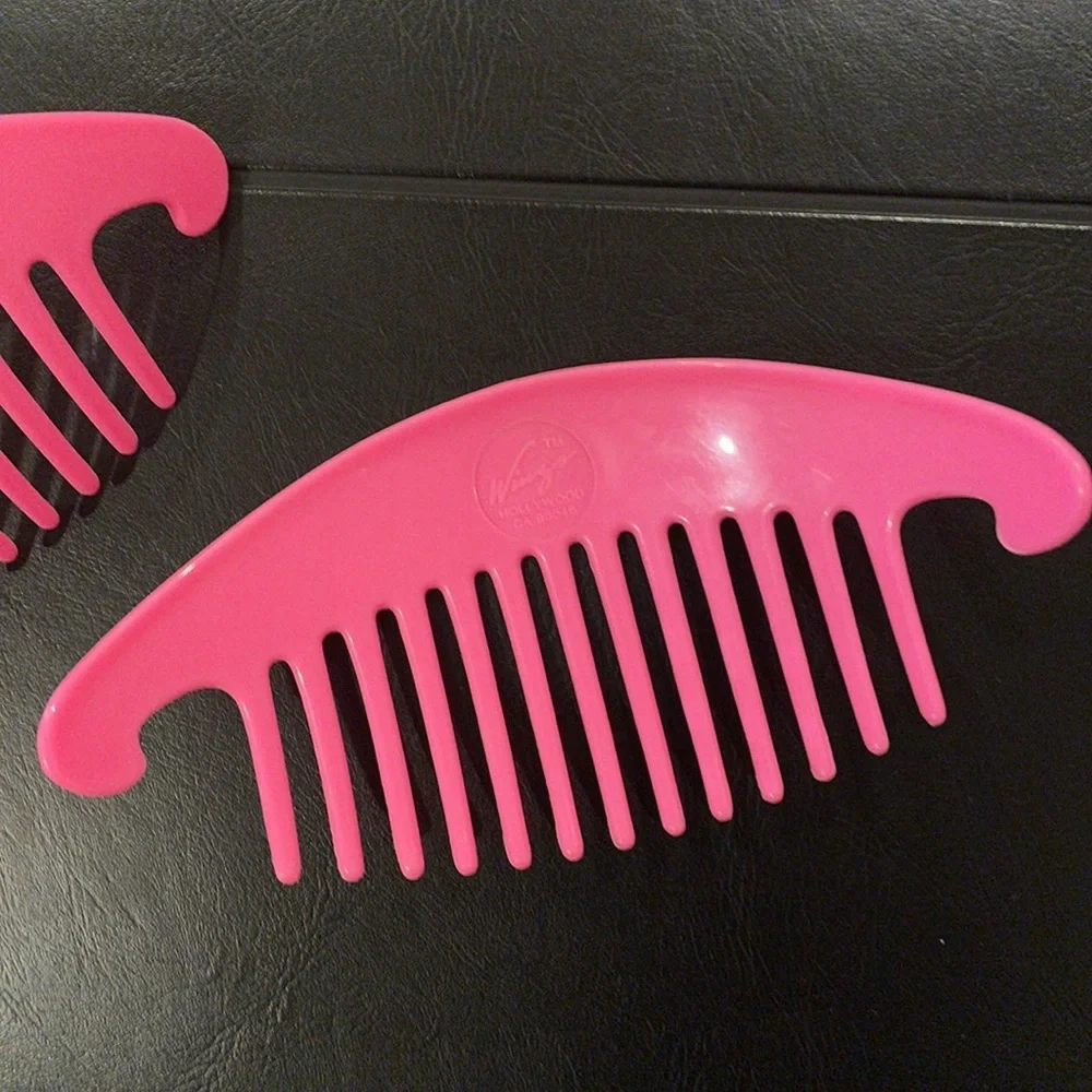 Set of two old fashioned 80’s hair combs Pink New